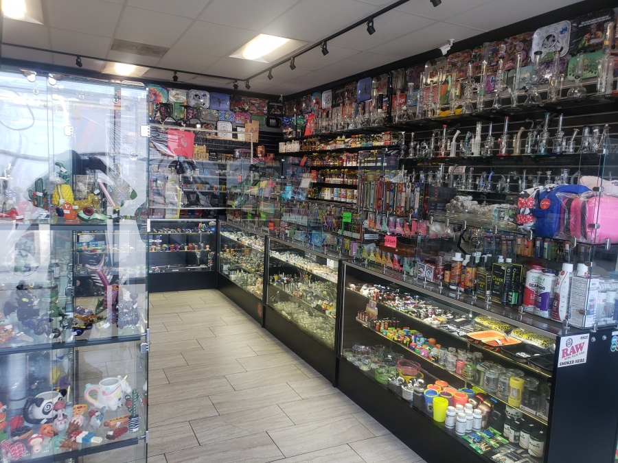 Smoke Shop for Sale Operational With +/ 60k Inventory Վաճառվում է