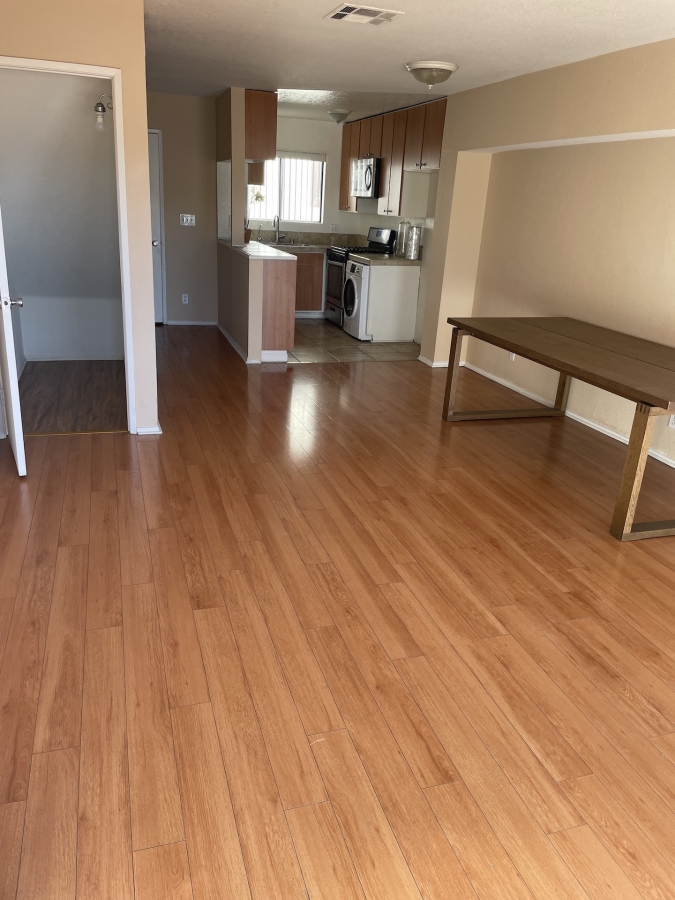 Townhouse Style Apartment in Glendale, Above Glenoaks Townhouse Style