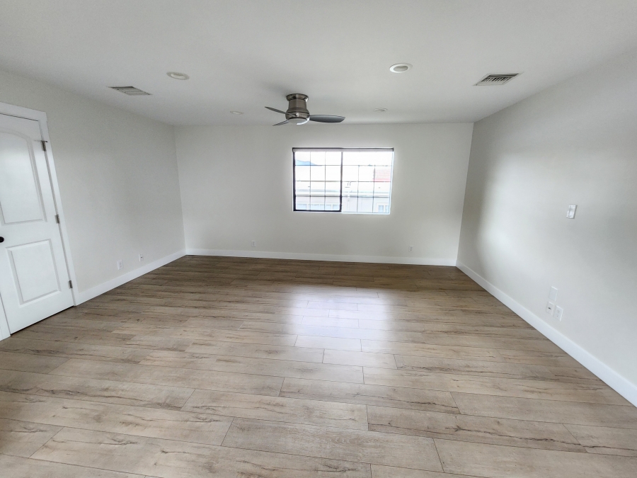 PRIME BURBANK LOCATION, FULLY RENOVATED UPPER APT, CENTRAL AC, SS APPLS