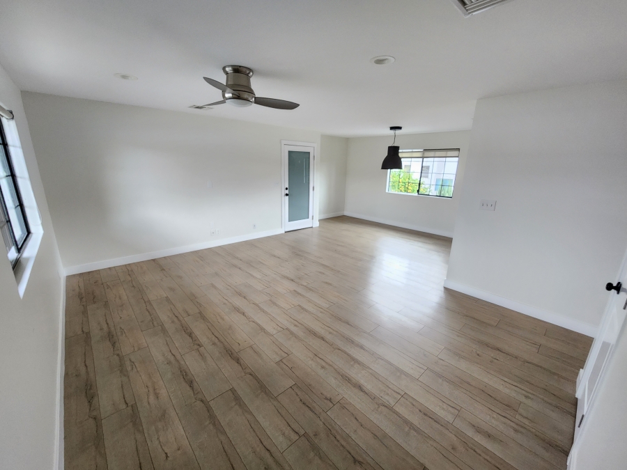 PRIME BURBANK LOCATION, FULLY RENOVATED UPPER APT, CENTRAL AC, SS APPLS