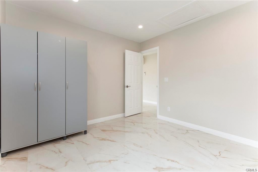 Backhouse For Rent Վարձով է Տրվում Ետնատուն Los