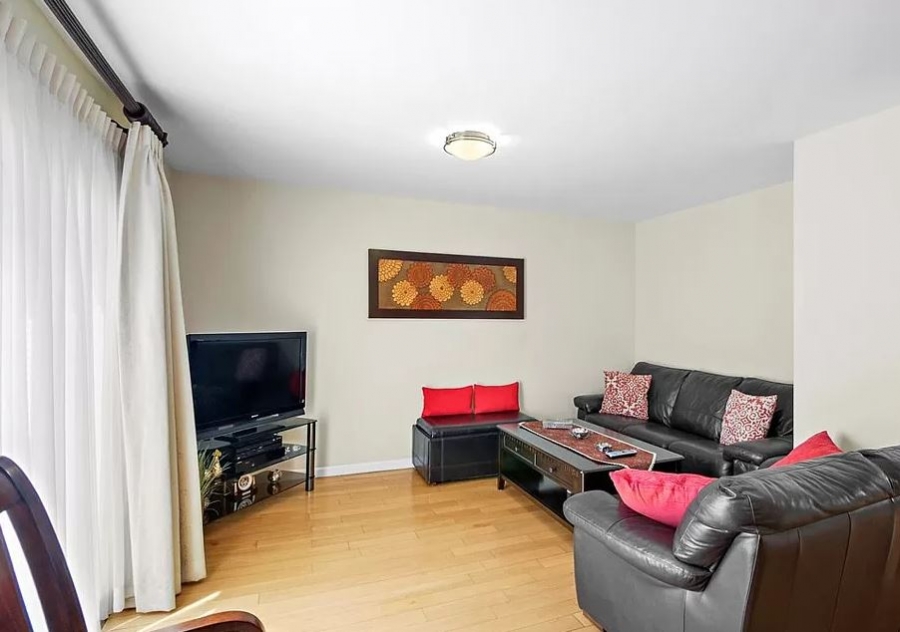 Townhouse for Sale Built in 1980 Los Angeles